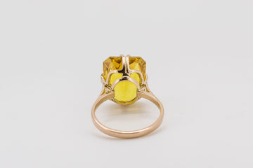 COCKTAIL RING IN 22CT GOLD WITH SYNTHETIC YELLOW SAPPHIRE