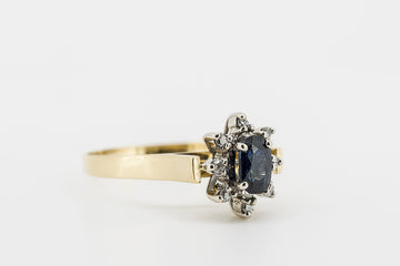 18CT GOLD SAPPHIRE AND DIAMOND RING